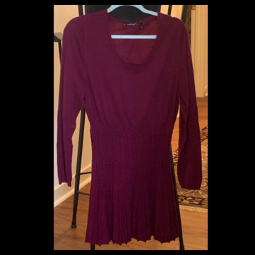 Daisy Fuentes Long Sleeve, Round Neck, Pleated, Wine Sweater XL